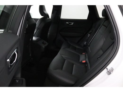 Volvo  XC60 B5 Black Pack | Trekhaak 2300KG! | Camera | Adaptive Cruise | BLIS | Stoelverwarming | Verwarmbar... ActivLease financial lease