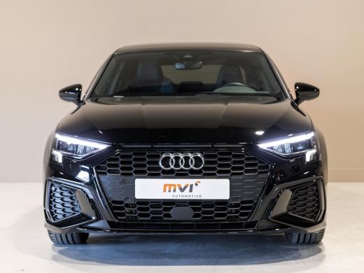 Audi A3 Limousine 30 TFSI 2x S-Line edition / 110pk / Panorama dak / Trekhaak / ActivLease financial lease