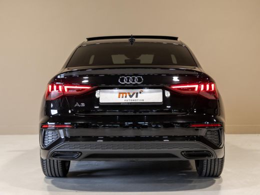 Audi A3 Limousine 30 TFSI 2x S-Line edition / 110pk / Panorama dak / Trekhaak / ActivLease financial lease