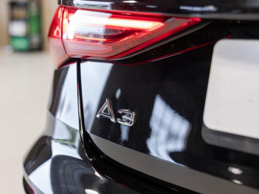 Audi A3 Limousine 30 TFSI 2x S-Line edition / 110pk / Panorama dak / Trekhaak / ActivLease financial lease
