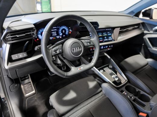 Audi A3 Limousine 30 TFSI 2x S-Line edition / 110pk / Panorama dak / Trekhaak / ActivLease financial lease