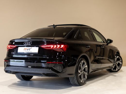 Audi A3 Limousine 30 TFSI 2x S-Line edition / 110pk / Panorama dak / Trekhaak / ActivLease financial lease