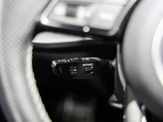 Audi A3 Limousine 30 TFSI 2x S-Line edition / 110pk / Panorama dak / Trekhaak / ActivLease financial lease