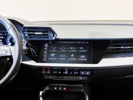 Audi A3 Limousine 30 TFSI 2x S-Line edition / 110pk / Panorama dak / Trekhaak / ActivLease financial lease