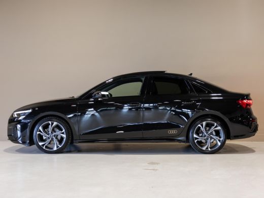 Audi A3 Limousine 30 TFSI 2x S-Line edition / 110pk / Panorama dak / Trekhaak / ActivLease financial lease