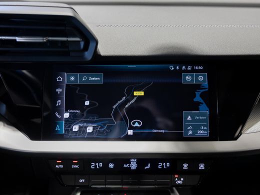 Audi A3 Limousine 30 TFSI 2x S-Line edition / 110pk / Panorama dak / Trekhaak / ActivLease financial lease