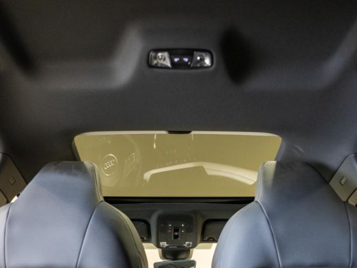 Audi A3 Limousine 30 TFSI 2x S-Line edition / 110pk / Panorama dak / Trekhaak / ActivLease financial lease