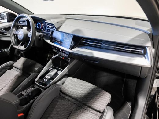 Audi A3 Limousine 30 TFSI 2x S-Line edition / 110pk / Panorama dak / Trekhaak / ActivLease financial lease