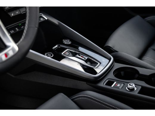 Audi A3 Sportback 45 TFSI e S edition Competition | Carbon Spoiler | Panoramadak | Stoelverwarming | Acht... ActivLease financial lease