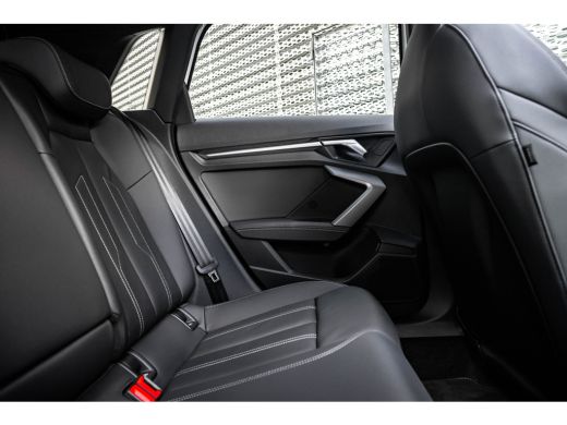 Audi A3 Sportback 45 TFSI e S edition Competition | Carbon Spoiler | Panoramadak | Stoelverwarming | Acht... ActivLease financial lease