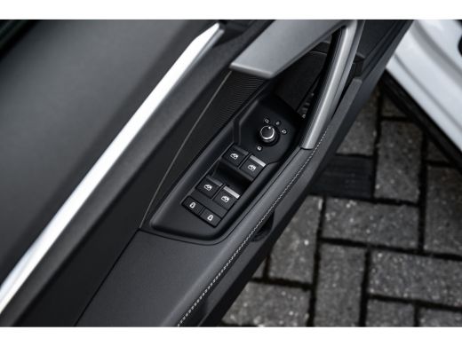 Audi A3 Sportback 45 TFSI e S edition Competition | Carbon Spoiler | Panoramadak | Stoelverwarming | Acht... ActivLease financial lease