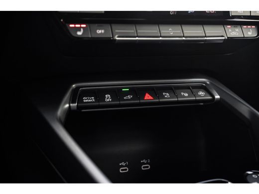Audi A3 Sportback 45 TFSI e S edition Competition | Carbon Spoiler | Panoramadak | Stoelverwarming | Acht... ActivLease financial lease