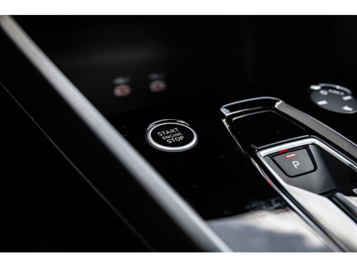 Audi A3 Sportback 45 TFSI e S edition Competition | Carbon Spoiler | Panoramadak | Stoelverwarming | Acht... ActivLease financial lease