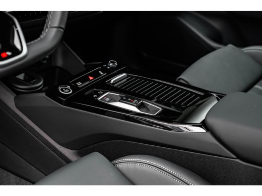 Audi Q6 e-tron S edition 83 kWh / 252 pk | Adaptive air suspension | Adaptive cruise control | Audi sound system ActivLease financial lease