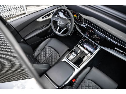 Audi Q8 55 TFSI e quattro Pro Line Advanced| Panoramadak | Nachtzichtassistent | B&O | Vierwielbesturing ... ActivLease financial lease