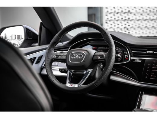 Audi Q8 55 TFSI e quattro Pro Line Advanced| Panoramadak | Nachtzichtassistent | B&O | Vierwielbesturing ... ActivLease financial lease