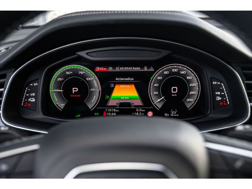 Audi Q8 55 TFSI e quattro Pro Line Advanced| Panoramadak | Nachtzichtassistent | B&O | Vierwielbesturing ... ActivLease financial lease