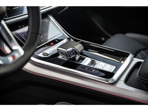 Audi Q8 55 TFSI e quattro Pro Line Advanced| Panoramadak | Nachtzichtassistent | B&O | Vierwielbesturing ... ActivLease financial lease