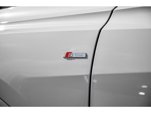 Audi Q8 55 TFSI e quattro Pro Line Advanced| Panoramadak | Nachtzichtassistent | B&O | Vierwielbesturing ... ActivLease financial lease
