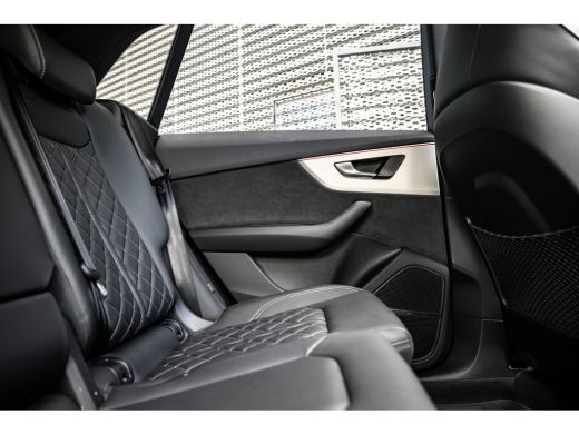Audi Q8 55 TFSI e quattro Pro Line Advanced| Panoramadak | Nachtzichtassistent | B&O | Vierwielbesturing ... ActivLease financial lease