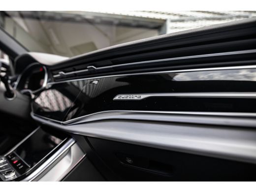 Audi Q8 55 TFSI e quattro Pro Line Advanced| Panoramadak | Nachtzichtassistent | B&O | Vierwielbesturing ... ActivLease financial lease
