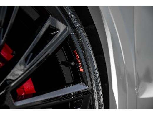 Audi Q8 55 TFSI e quattro Pro Line Advanced| Panoramadak | Nachtzichtassistent | B&O | Vierwielbesturing ... ActivLease financial lease