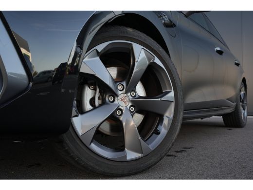 CUPRA Leon Sportstourer 1.5 TSI e-Hybrid 204pk Business | Panoramadak | Sennheiser | Camera | Stoel & Stuurverwarming | 18" ActivLease financial lease