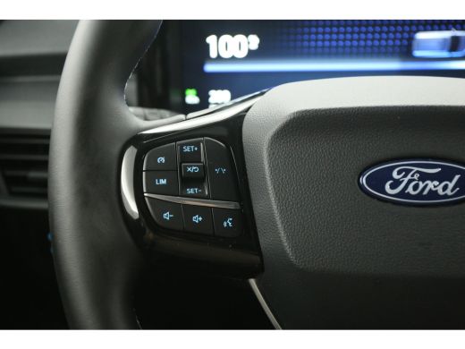 Ford Courier 54 kWh 136PK | Snelladen | Virtual | Camera | Cruise | Carplay | Stoel/Stuurverw. ActivLease financial lease