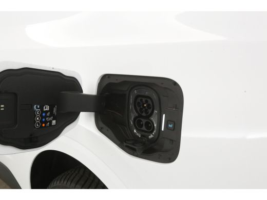 Ford Courier 54 kWh 136PK | Snelladen | Virtual | Camera | Cruise | Carplay | Stoel/Stuurverw. ActivLease financial lease