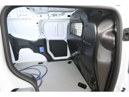 Ford Courier 54 kWh 136PK | Snelladen | Virtual | Camera | Cruise | Carplay | Stoel/Stuurverw. ActivLease financial lease