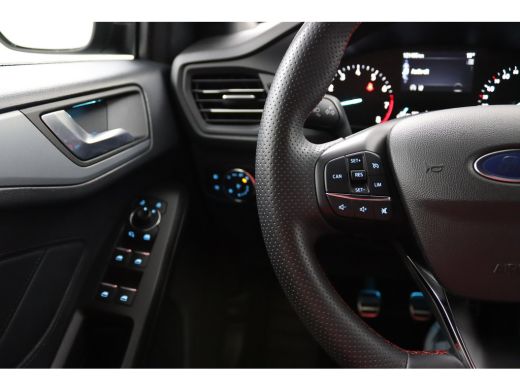Ford Focus 1.0 EcoBoost Hybrid ST Line | Winterpack | Camera | LED | Cruise Control | Keyless Entry/Go | DAB... ActivLease financial lease