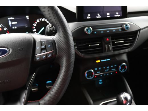 Ford Focus 1.0 EcoBoost Hybrid ST Line | Winterpack | Camera | LED | Cruise Control | Keyless Entry/Go | DAB... ActivLease financial lease