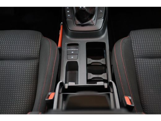 Ford Focus 1.0 EcoBoost Hybrid ST Line | Winterpack | Camera | LED | Cruise Control | Keyless Entry/Go | DAB... ActivLease financial lease