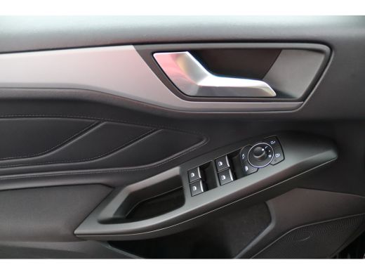 Ford Focus 1.0 EcoBoost Hybrid ST Line | Winterpack | Camera | LED | Cruise Control | Keyless Entry/Go | DAB... ActivLease financial lease