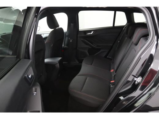 Ford Focus 1.0 EcoBoost Hybrid ST Line | Winterpack | Camera | LED | Cruise Control | Keyless Entry/Go | DAB... ActivLease financial lease