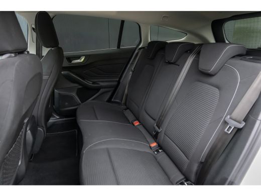 Ford Focus 1.0 EcoBoost Titanium Automaat | 100% dealer o.h. | Adaptieve cruise | Trekhaak | Winter-pack | E... ActivLease financial lease