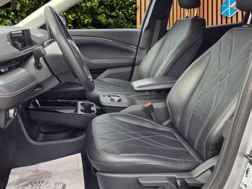 Ford Mustang Mach-E Mach-E Ext. Range 98kWh | Draadloos Apple Carplay | Adapt. Cruise | BLIS | LED | Leer | 18'' ActivLease financial lease