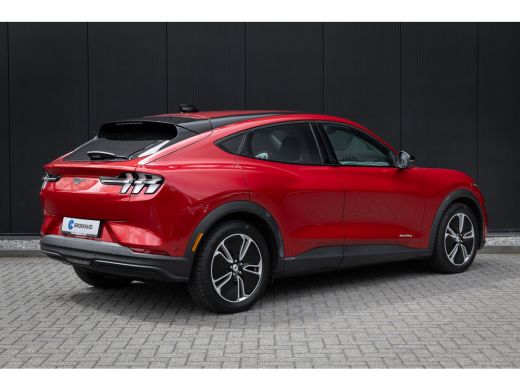 Ford Mustang Mach-E Mach-E RWD 75 kWh | Camera | Adapt. Cruise | Standkachel | Stoel en Stuurverwarming | Apple/Andro... ActivLease financial lease