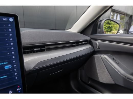 Ford Mustang Mach-E Mach-E RWD 75 kWh | Camera | Adapt. Cruise | Standkachel | Stoel en Stuurverwarming | Apple/Andro... ActivLease financial lease