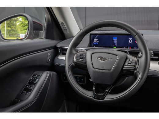 Ford Mustang Mach-E Mach-E RWD 75 kWh | Camera | Adapt. Cruise | Standkachel | Stoel en Stuurverwarming | Apple/Andro... ActivLease financial lease