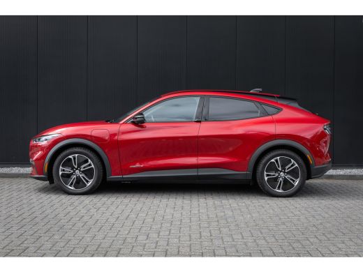 Ford Mustang Mach-E Mach-E RWD 75 kWh | Camera | Adapt. Cruise | Standkachel | Stoel en Stuurverwarming | Apple/Andro... ActivLease financial lease