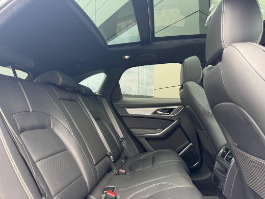 Jaguar F-PACE P400e PHEV R-Dynamic S | Pano | Afneembare trekhaak | Black Pack | Adaptieve Cruise Control | Mer... ActivLease financial lease