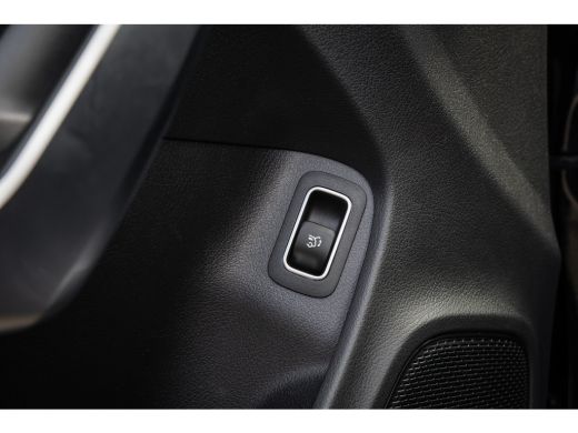 Mercedes-Benz CLA Shooting Brake 180 Business Solution AMG | Panoramadak | Stoelverwarming | Apple Carplay/Android ... ActivLease financial lease