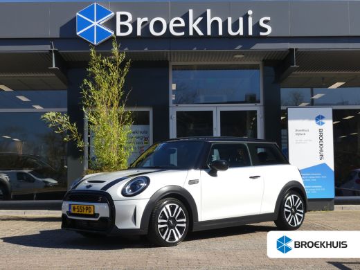 Mini Cooper S 2.0 Cooper S Classic JCW | STOEL+VOORRUITVERWARMING | CAMERA | NAVI | GETINT GLAS | PARKEERSENSOR... ActivLease financial lease