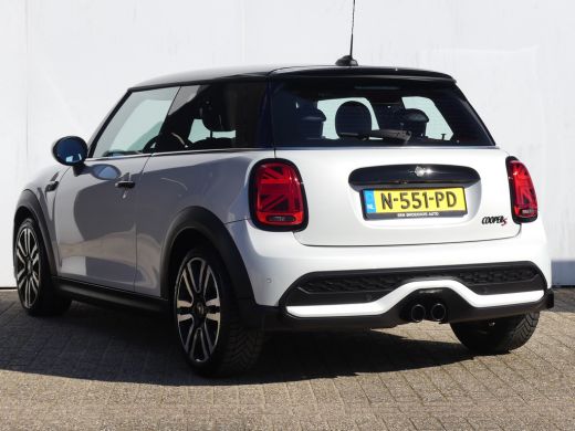 Mini Cooper S 2.0 Cooper S Classic JCW | STOEL+VOORRUITVERWARMING | CAMERA | NAVI | GETINT GLAS | PARKEERSENSOR... ActivLease financial lease