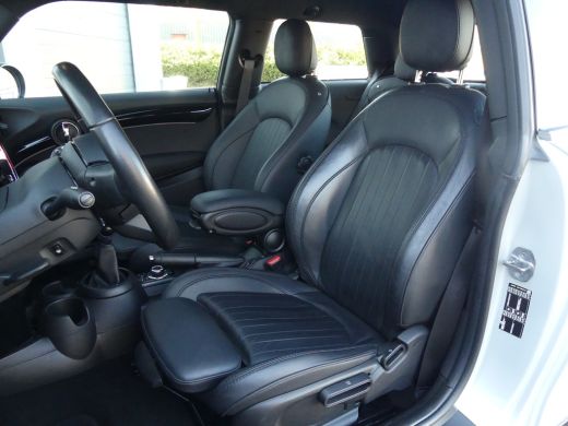 Mini Cooper S 2.0 Cooper S Classic JCW | STOEL+VOORRUITVERWARMING | CAMERA | NAVI | GETINT GLAS | PARKEERSENSOR... ActivLease financial lease