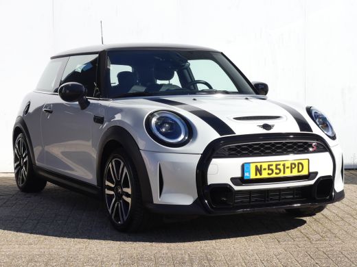 Mini Cooper S 2.0 Cooper S Classic JCW | STOEL+VOORRUITVERWARMING | CAMERA | NAVI | GETINT GLAS | PARKEERSENSOR... ActivLease financial lease