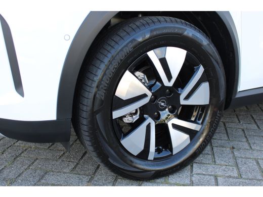 Opel Frontera GS | 17" Lichtmetalen velgen in Zwart met 215/60 R17 banden | Achteruitrijcamera | Dode hoek waar... ActivLease financial lease