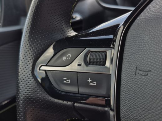 Peugeot 208 1.2 PURETECH 100PK 5-DRS GT-LINE Trekhaak afneembaar | Camera | LED | Parkeersensoren | Full map ... ActivLease financial lease