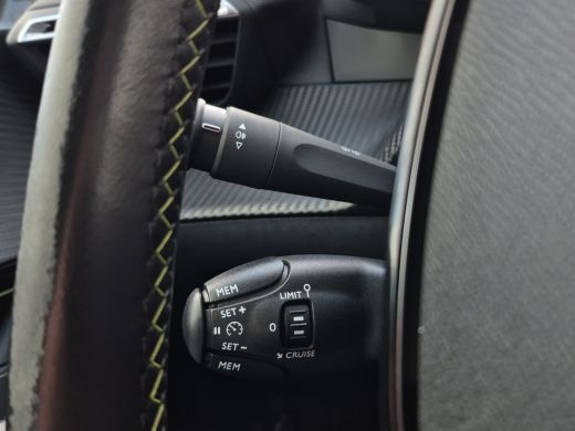 Peugeot 208 1.2 PURETECH 100PK 5-DRS GT-LINE Trekhaak afneembaar | Camera | LED | Parkeersensoren | Full map ... ActivLease financial lease